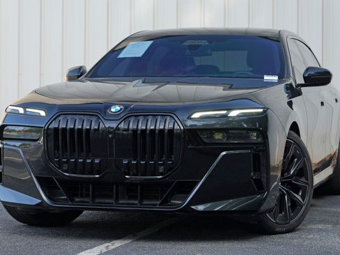 Used 2023 BMW 740i RWD image 3