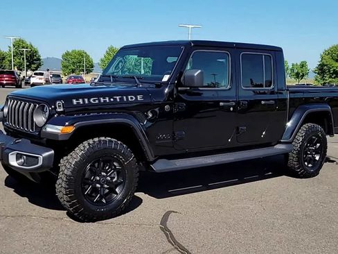 Used 2025 Jeep Gladiator Sport AWD/4WD image 4