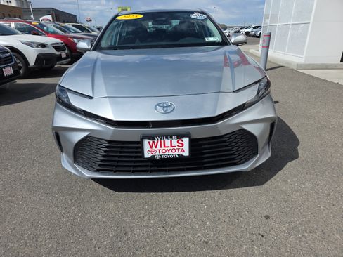 Used 2025 Toyota Camry LE FWD image 4