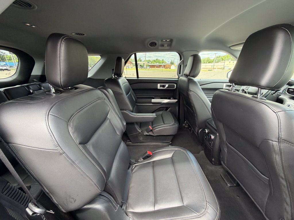 Used 2022 Ford Explorer XLT w/ Equipment Group 202A AWD/4WD image 10