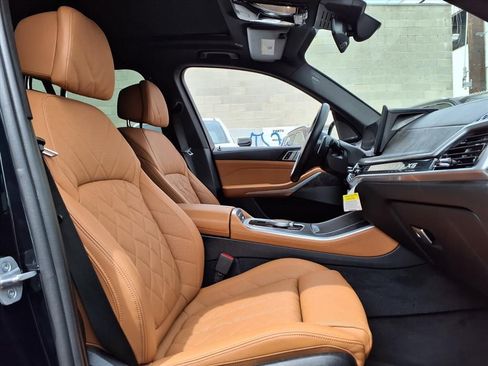 Used 2024 BMW X5 xDrive40i w/ M Sport Package AWD/4WD image 6