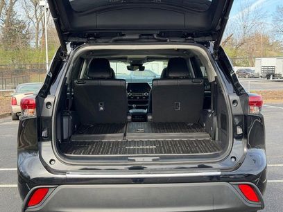 Used 2023 Toyota Highlander XLE