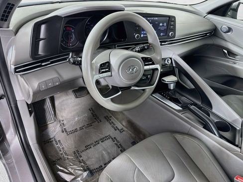 Used 2023 Hyundai Elantra SEL w/ Preferred Accessory Package FWD image 23