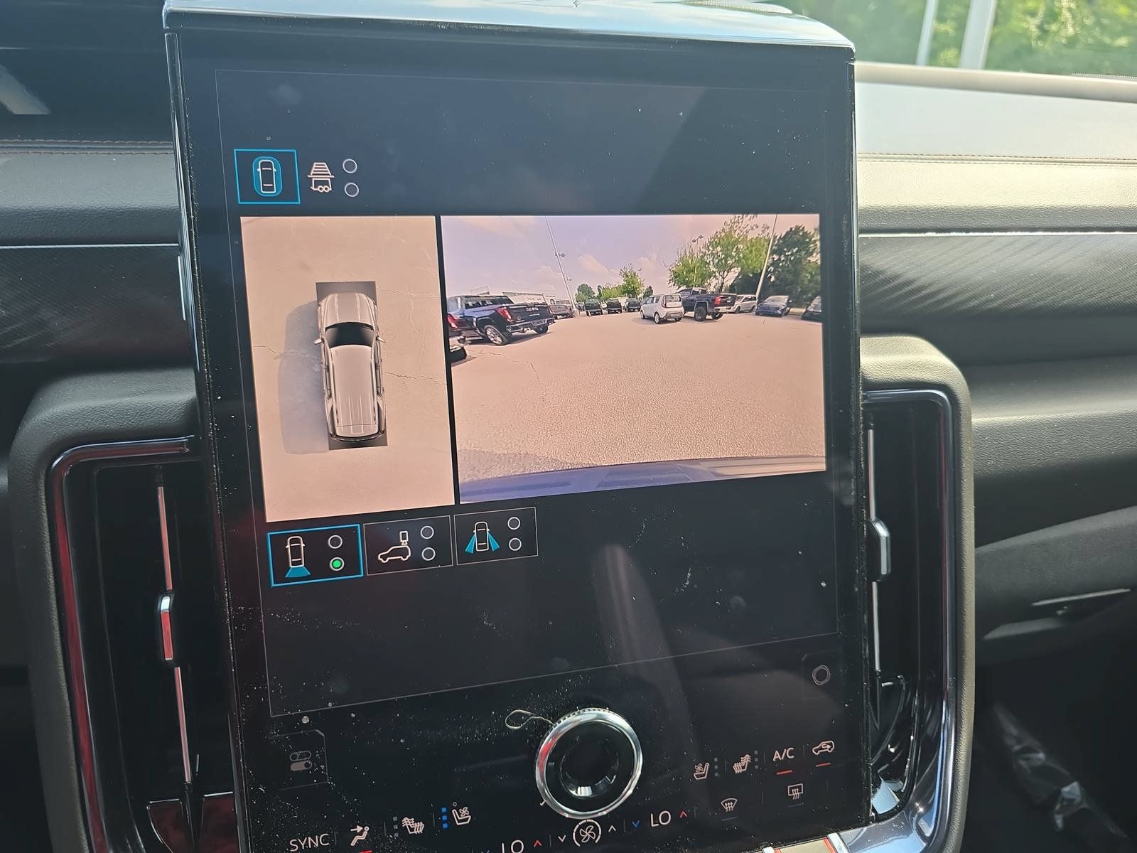 Used 2025 GMC Yukon AT4 w/ AT4 Premium Package AWD/4WD image 25