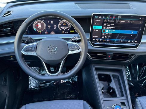 New 2026 Volkswagen Tiguan SE image 13