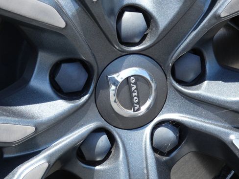 Used 2018 Volvo XC90 T6 Momentum w/ Convenience Package image 21