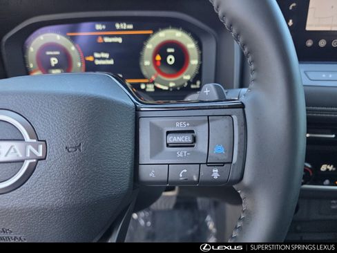 Used 2025 Nissan Rogue SL AWD/4WD image 23