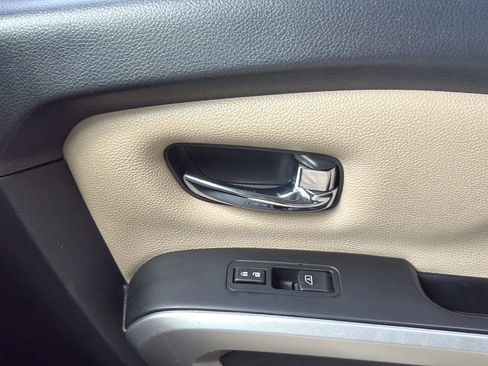 Used 2016 Nissan Titan SV RWD image 42