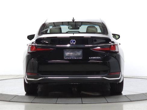 Used 2021 Lexus ES 300h w/ Accessory Package 2 FWD image 6