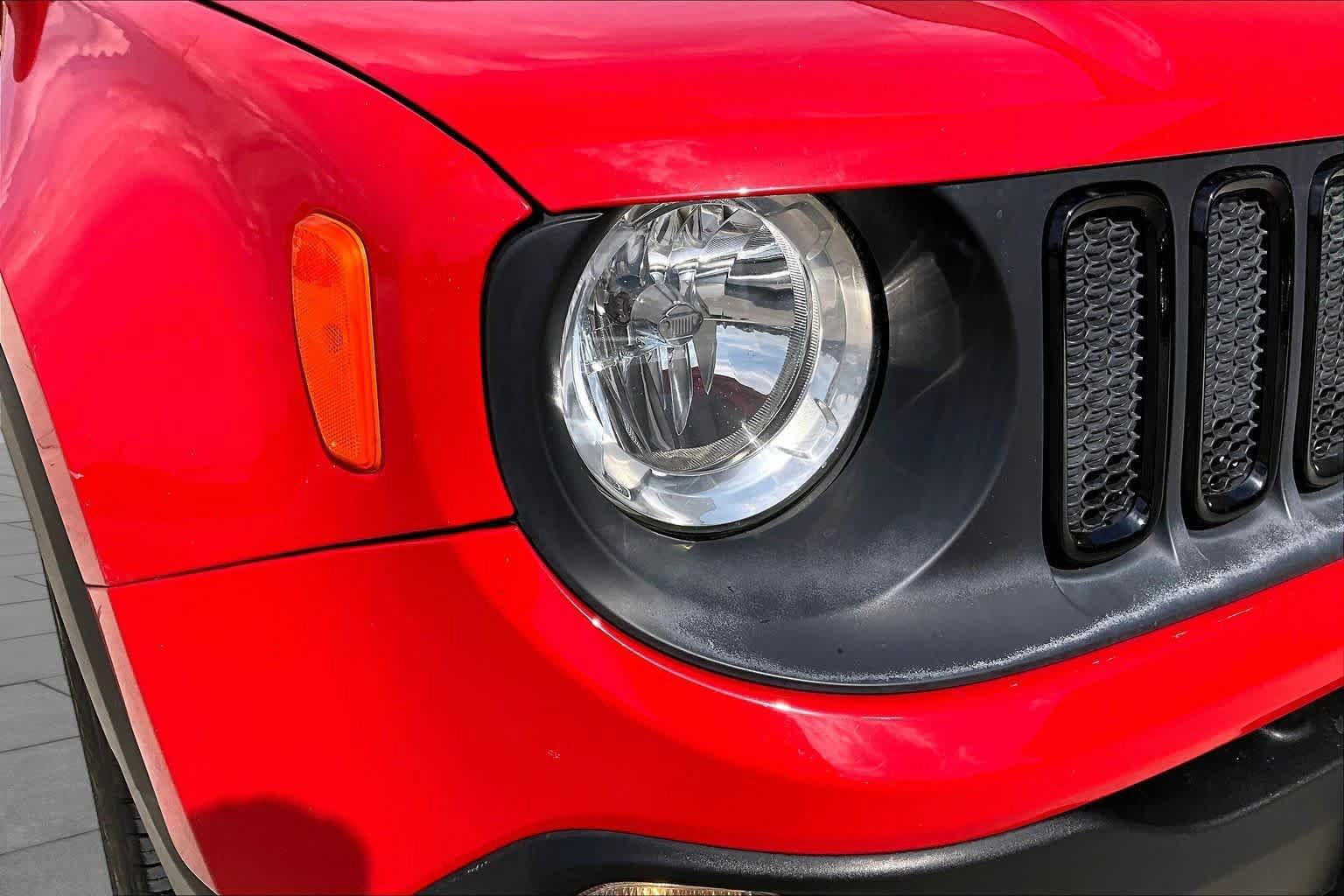 Used 2018 Jeep Renegade Altitude FWD image 25