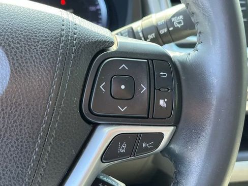Used 2019 Toyota Highlander XLE FWD image 15