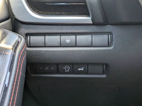 Used 2025 Nissan Rogue SV image 27