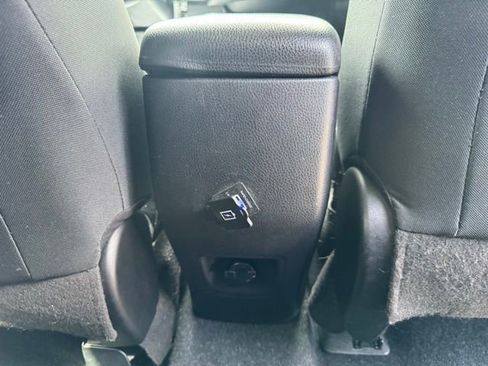 Used 2018 Toyota RAV4 LE FWD image 17