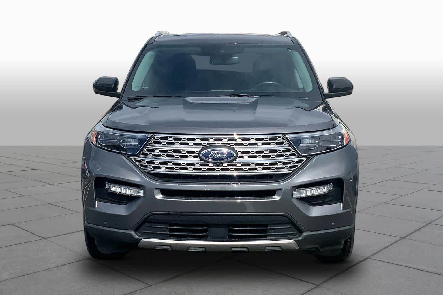 Used 2022 Ford Explorer Limited w/ Equipment Group 301A RWD image 4