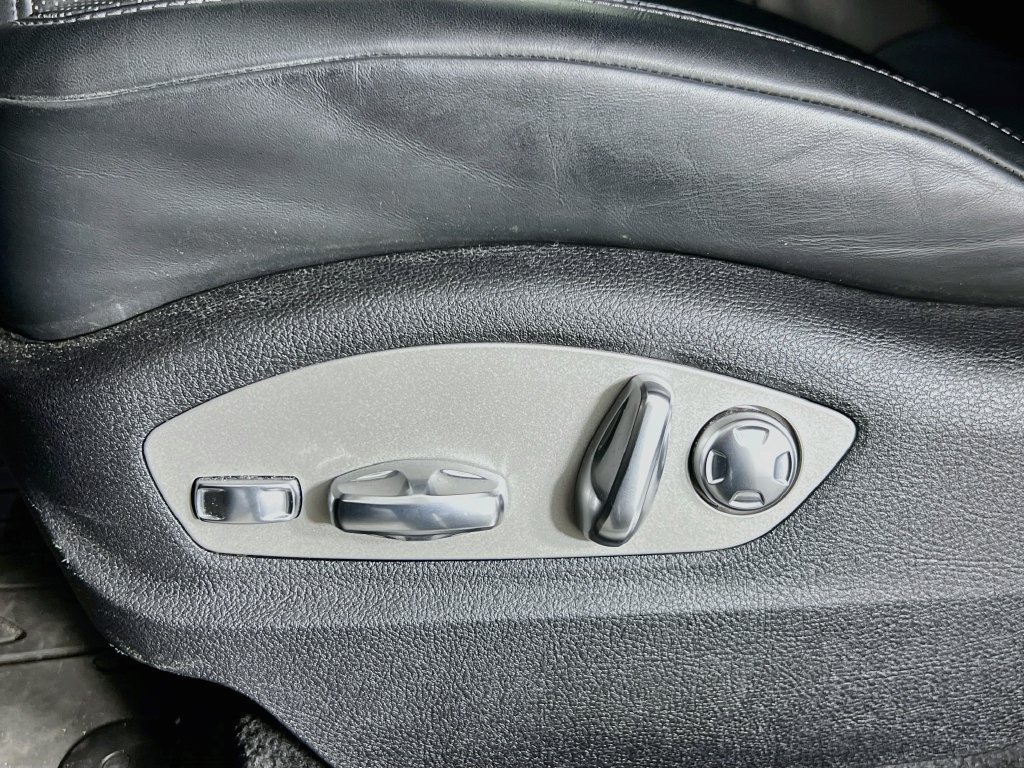 Certified 2024 Porsche Macan S AWD/4WD image 22