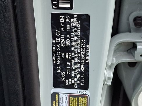 New 2025 Kia K4 LXS image 16