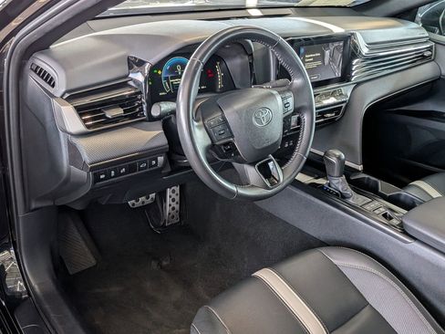 Used 2025 Toyota Camry SE FWD image 13
