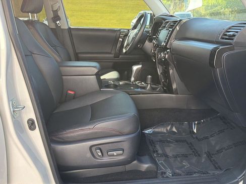 Used 2022 Toyota 4Runner TRD Off-Road Premium AWD/4WD image 13