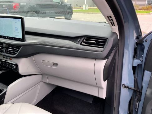 Certified 2025 Ford Escape SE w/ PHEV Premium Package image 18