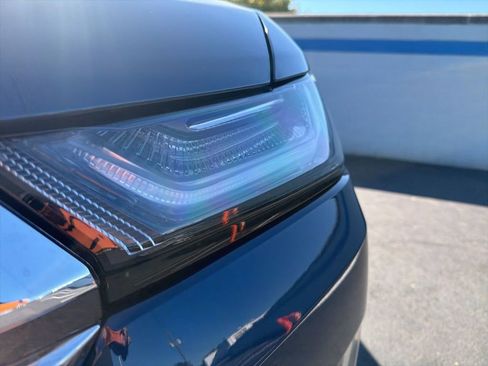 Used 2023 Chevrolet Traverse LT image 9