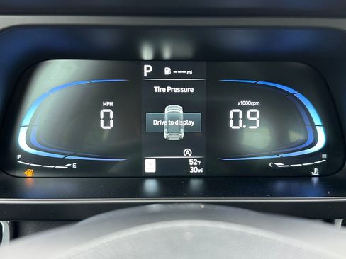 Certified 2025 Hyundai Elantra SE FWD image 24