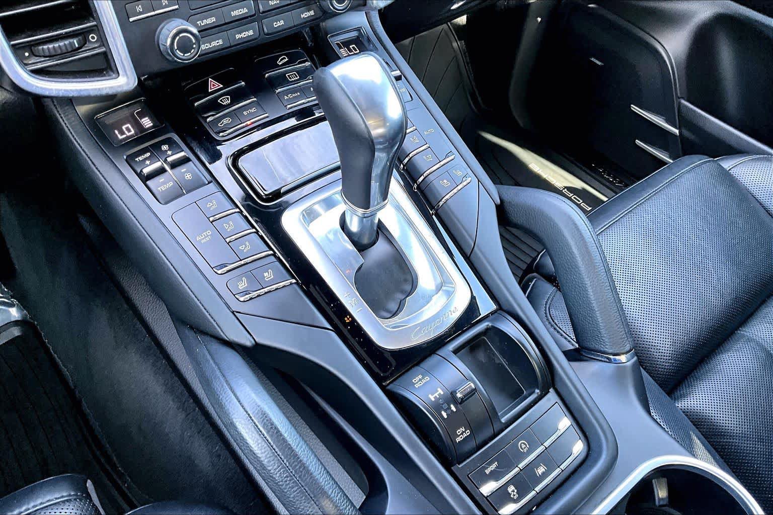 Used 2018 Porsche Cayenne Platinum Edition AWD/4WD image 35