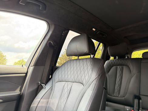 Used 2024 BMW X7 M60i w/ Climate Comfort Package AWD/4WD image 21