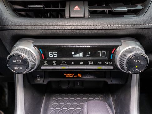 Used 2022 Toyota RAV4 LE image 19