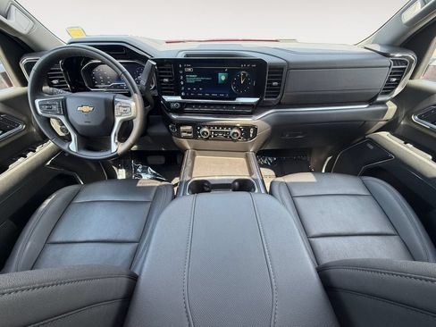 Used 2025 Chevrolet Silverado 2500 LTZ w/ LTZ Convenience Package AWD/4WD image 11