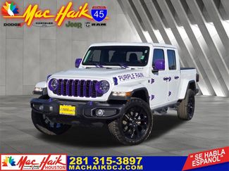 Used 2025 Jeep Gladiator Nighthawk video 1