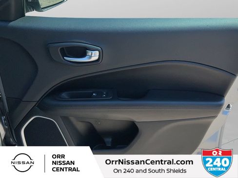 Used 2019 Jeep Compass Latitude FWD image 10