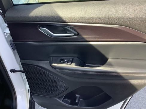 Used 2023 Jeep Grand Cherokee Altitude AWD/4WD image 16
