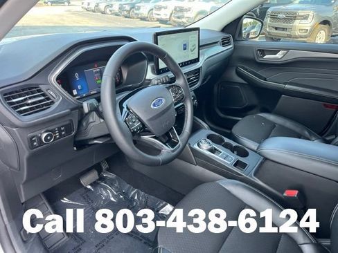 Used 2025 Ford Escape SE FWD image 6