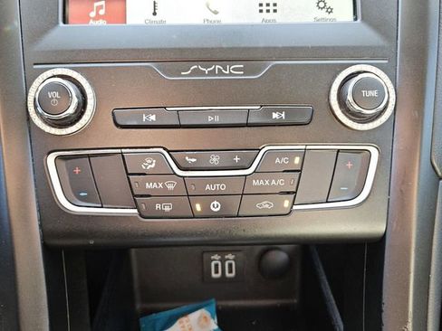 Used 2019 Ford Fusion SE w/ Equipment Group 151A image 10