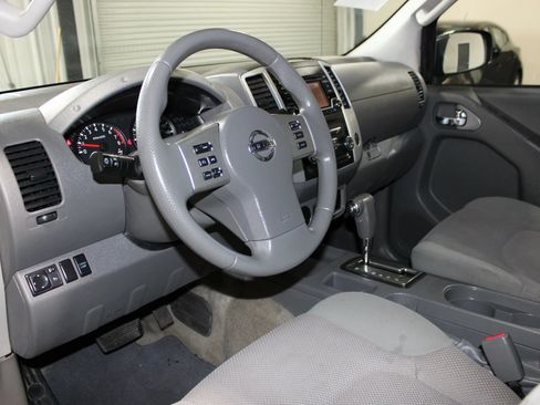 Used 2015 Nissan Frontier SV RWD image 19