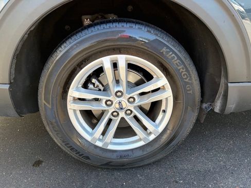 Used 2023 Ford Explorer XLT RWD image 4
