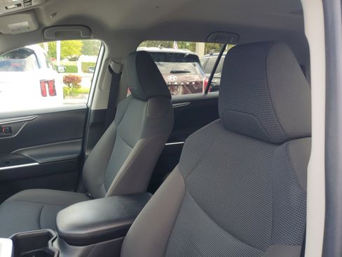 Used 2023 Toyota RAV4 LE image 17