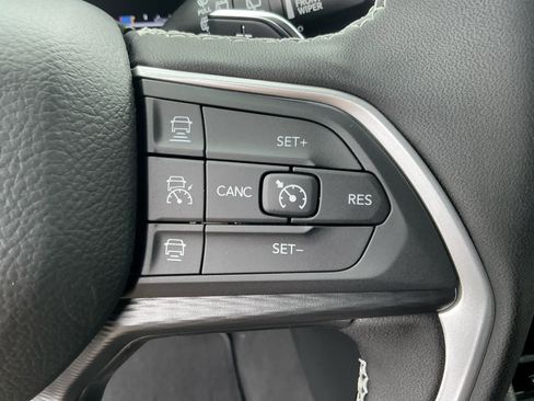 New 2025 Jeep Grand Cherokee Altitude image 24