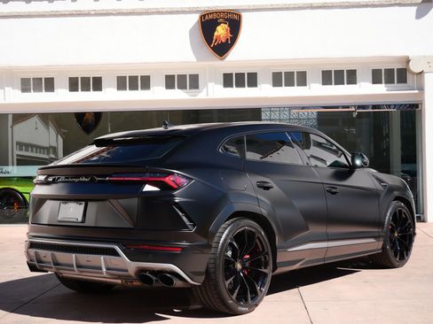 Used 2022 Lamborghini Urus image 3