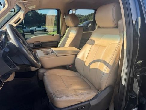 Used 2015 Ford F250 Lariat w/ Lariat Interior Package AWD/4WD image 16