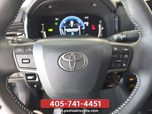 Used 2026 Toyota Camry SE w/ Convenience Package FWD image 12
