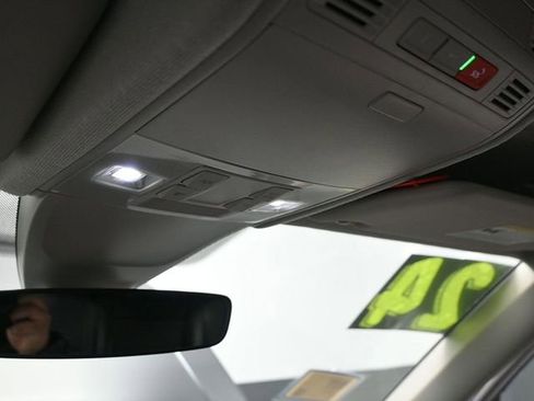 Used 2024 Volkswagen Tiguan SE image 22