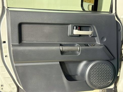 Used 2014 Toyota FJ Cruiser 4WD w/ Convenience Package image 16