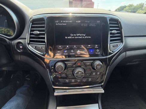 Used 2021 Jeep Grand Cherokee Laredo X AWD/4WD image 19