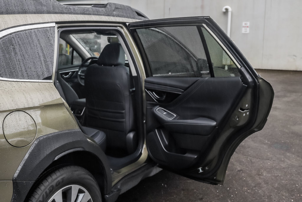 Used 2025 Subaru Outback Limited AWD/4WD image 18