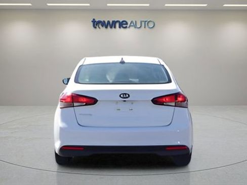 Used 2018 Kia Forte LX w/ LX Rear Camera Package image 4