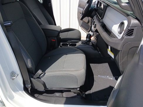 New 2025 Jeep Gladiator Sport image 31