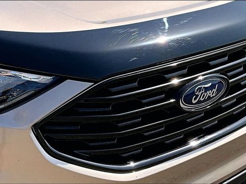 Certified 2021 Ford Edge SE FWD image 28