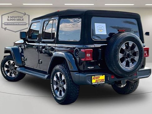 Used 2018 Jeep Wrangler Unlimited Sahara AWD/4WD image 4