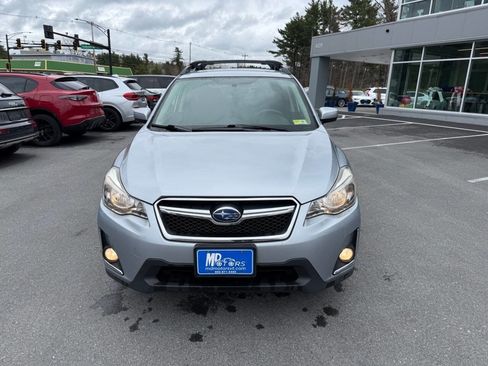 Used 2017 Subaru Crosstrek 2.0i Premium AWD/4WD image 3